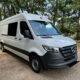 Mercedes-Benz Sprinter (9 Sitze 3,3,3) extra große Ladefläche (2,30M)